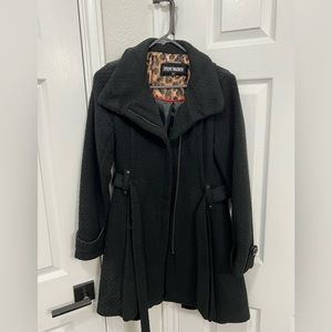 Brand new (no tags) Steve Madden dress coat. Very cute fit!! Black size small.